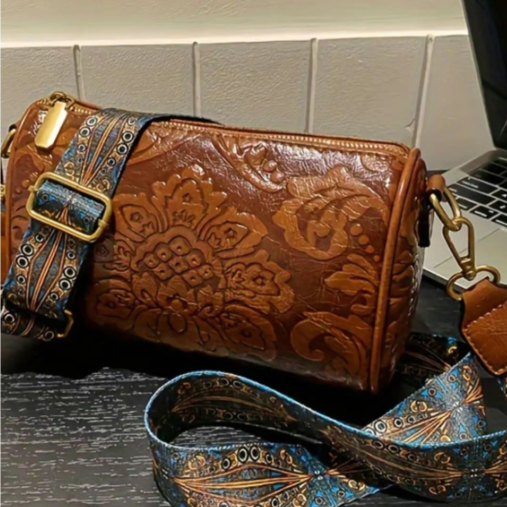 🌻New! Women’s Boho Style 🌻Floral Decor Crossbody Bag w/ Ethnic Pattern Strap!🌻